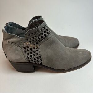 Vince Camuto Booties Women's 8 M Gray Suede Perdula Ankle Boots Back Zip Boho